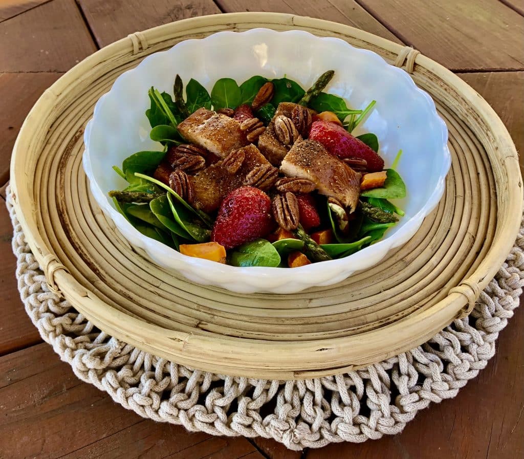 Salad with Spinach, Trout, Asparagus and Strawberries