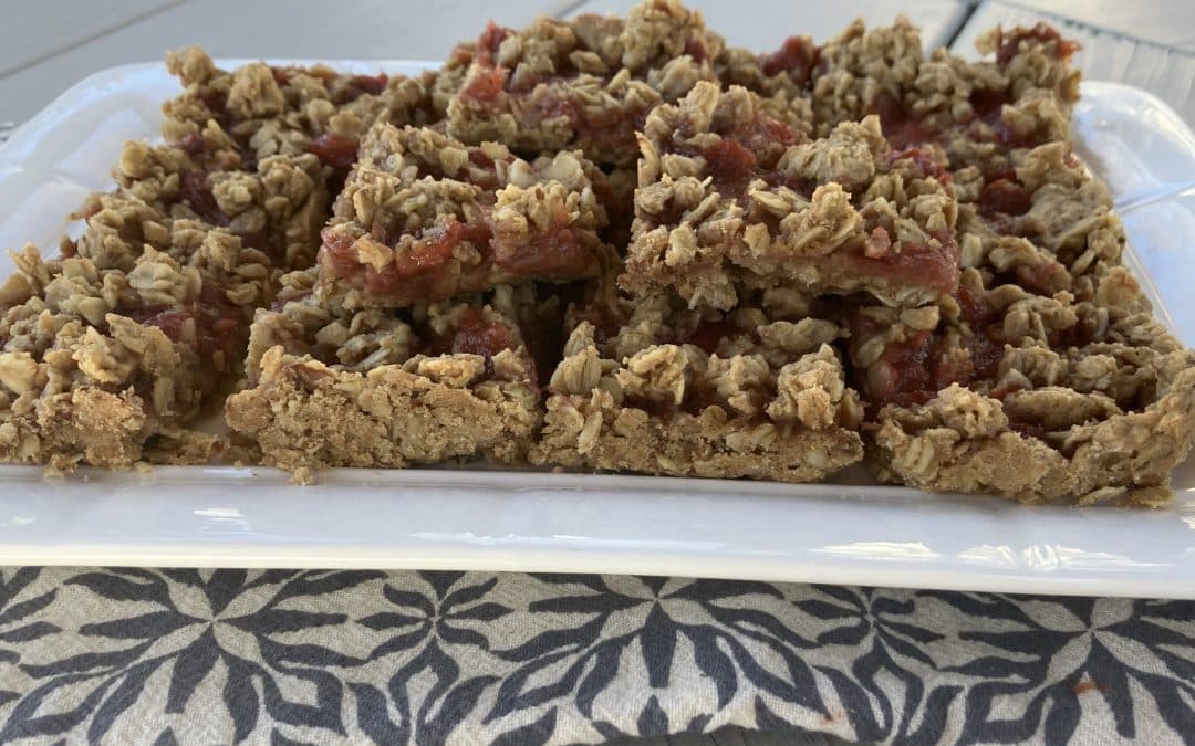 picture of the strawberry rhubarb bars